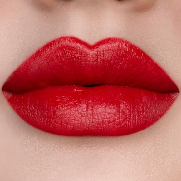 Flower Beauty "Crimson Touch" liquid lipstick - Picture 2 of 9